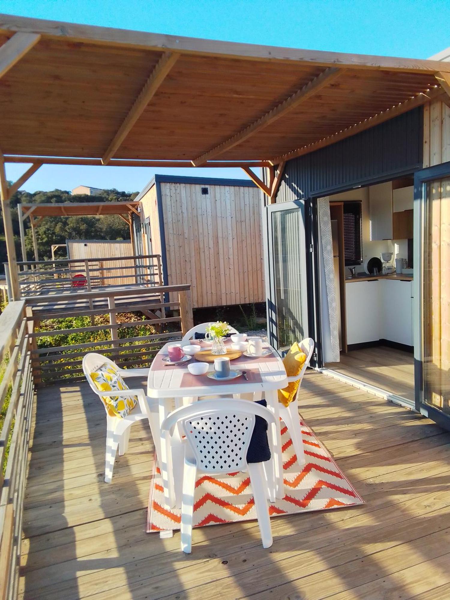 Camping Les Lodges Du Lagon Calvisson Zewnętrze zdjęcie
