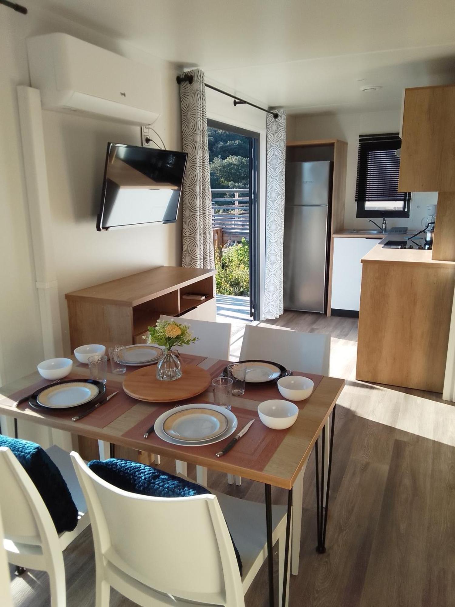 Camping Les Lodges Du Lagon Calvisson Zewnętrze zdjęcie