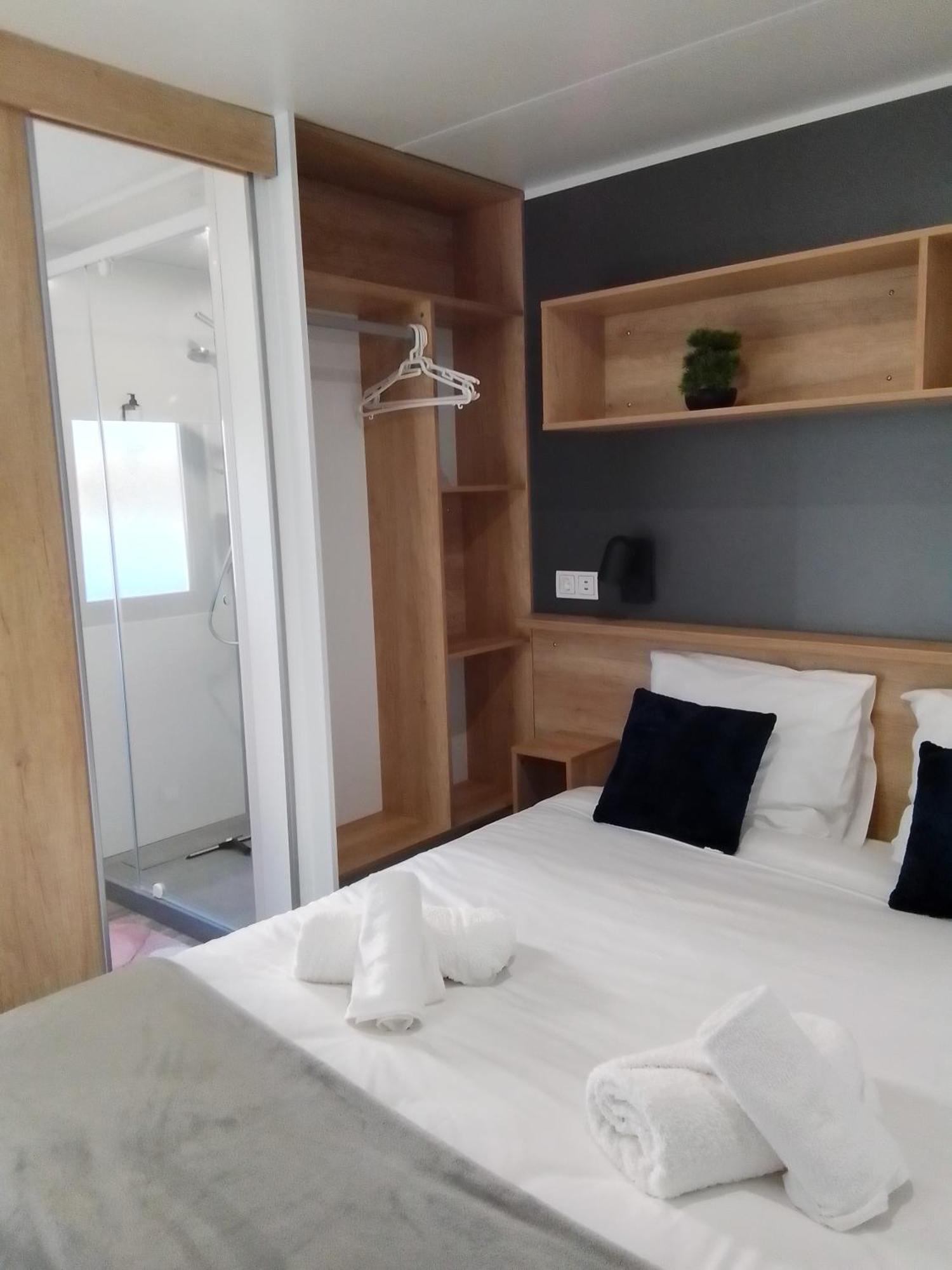 Camping Les Lodges Du Lagon Calvisson Zewnętrze zdjęcie