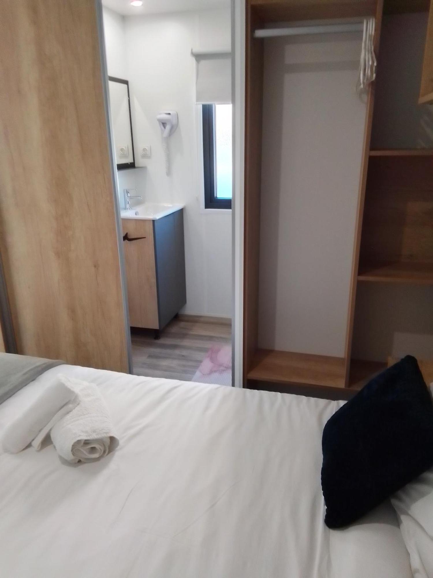 Camping Les Lodges Du Lagon Calvisson Zewnętrze zdjęcie